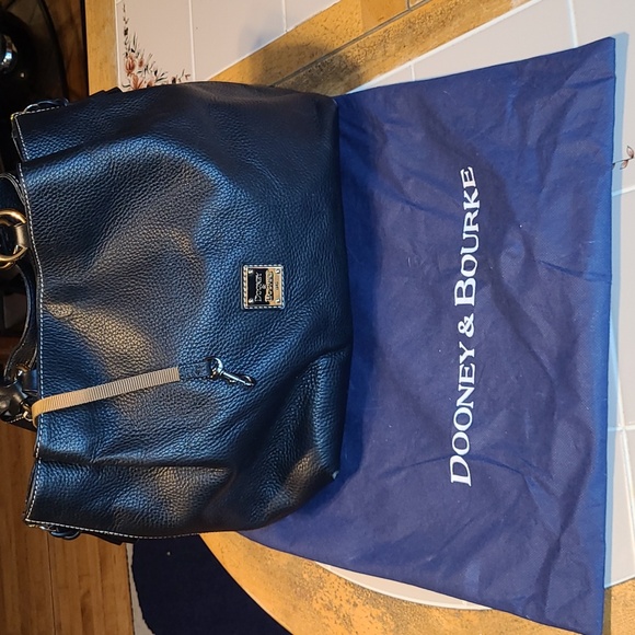 Dooney & Bourke Black LARGE Tote.  Pre-loved. - Picture 2 of 16